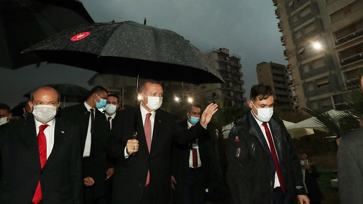 Cumhurbaşkanı Erdoğan, KKTC'ye 2 jeneratör hediye etti