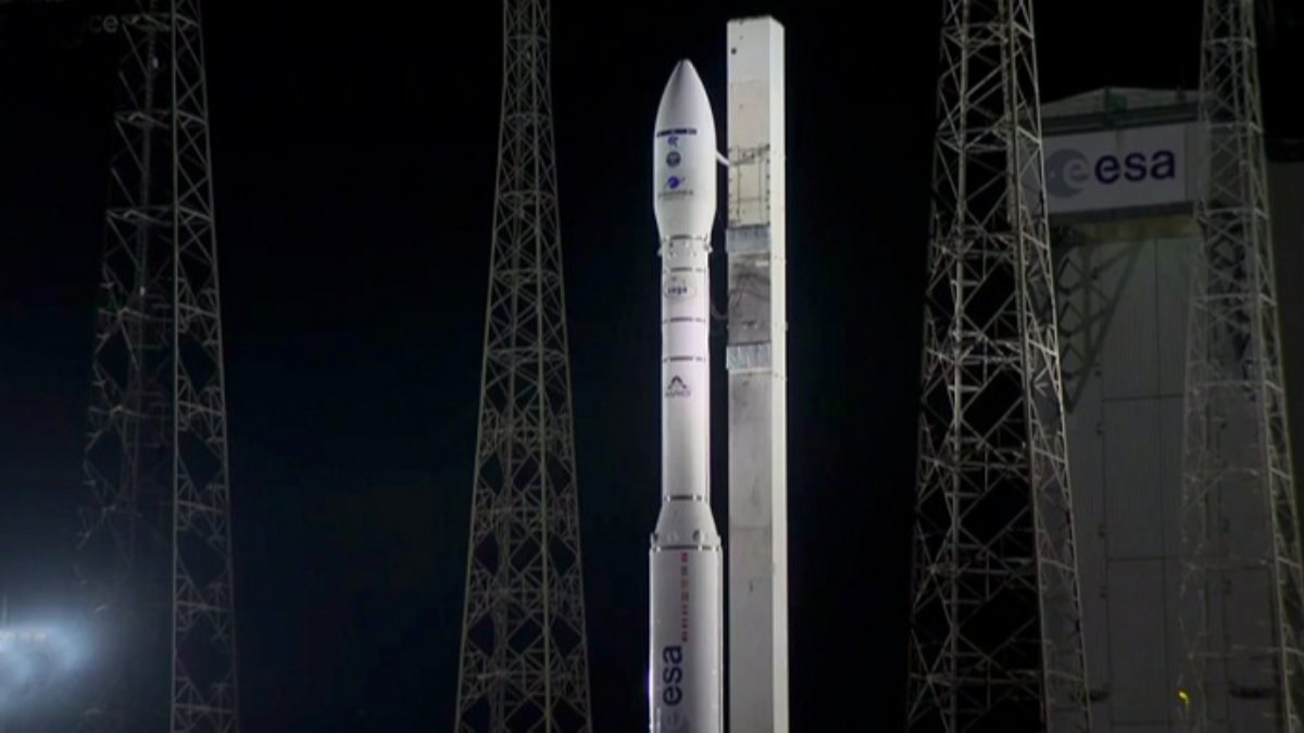 Arianespace'in Vega roketi, fırlatıldıktan 8 dakika sonra arızalandı