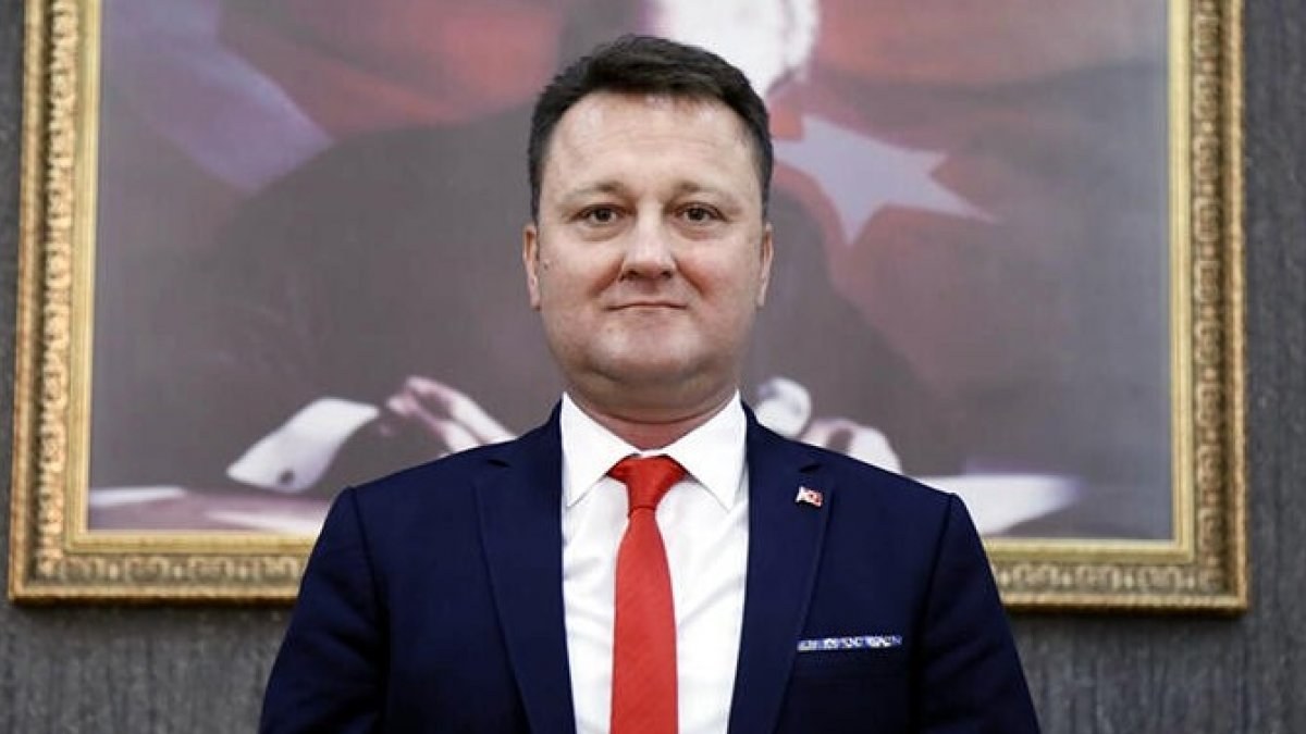 Menemen Belediye Başkanı Serdar Aksoy, CHP'den istifa etti