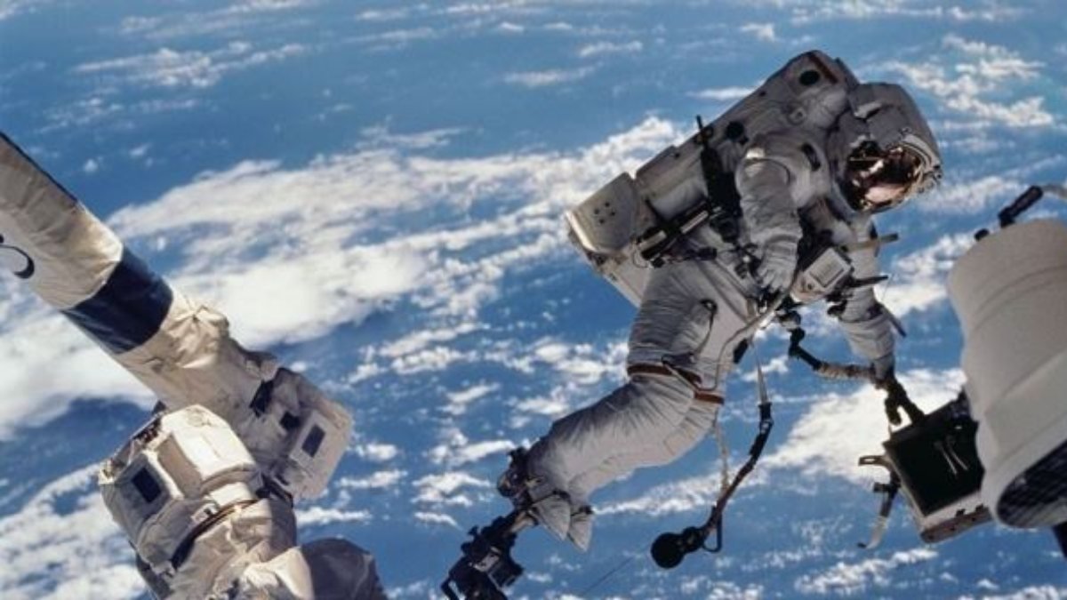 Rus kozmonotlar, Rus laboratuvarının hazırlıkları için uzay yürüyüşüne çıktı