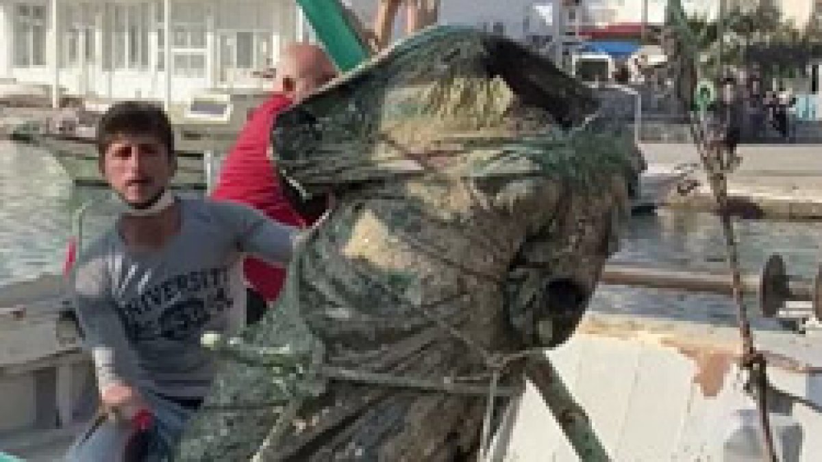 Marmaris’te balıkçı ağına 2 metrelik heykel takıldı