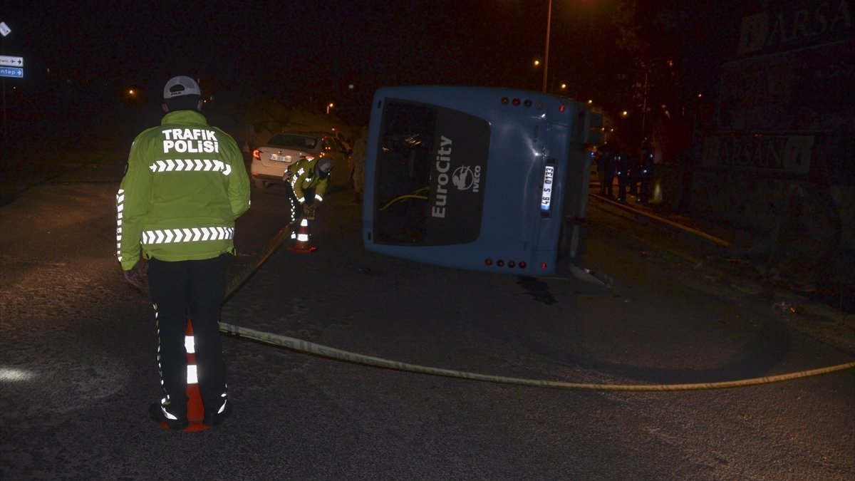 Kahramanmaraş'ta 4 çocuk, çaldıkları minibüsle kaza yaptı
