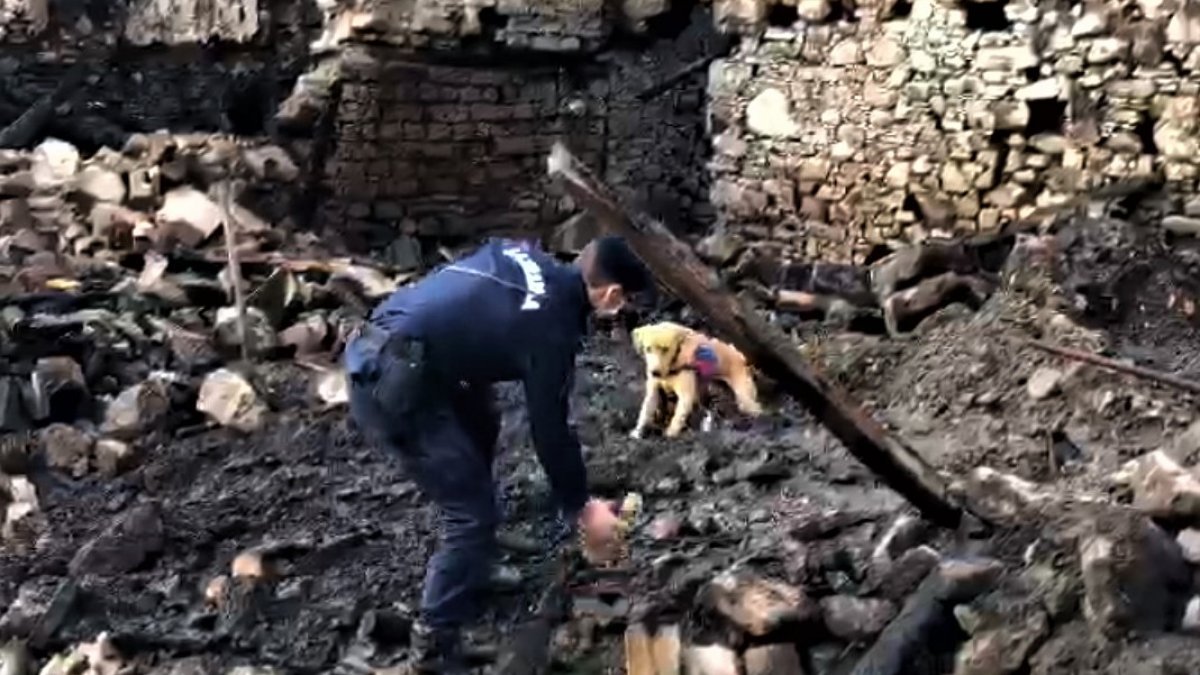 Balıkesir'de 5 evin kül olduğu yangında, kemiklere ulaşıldı