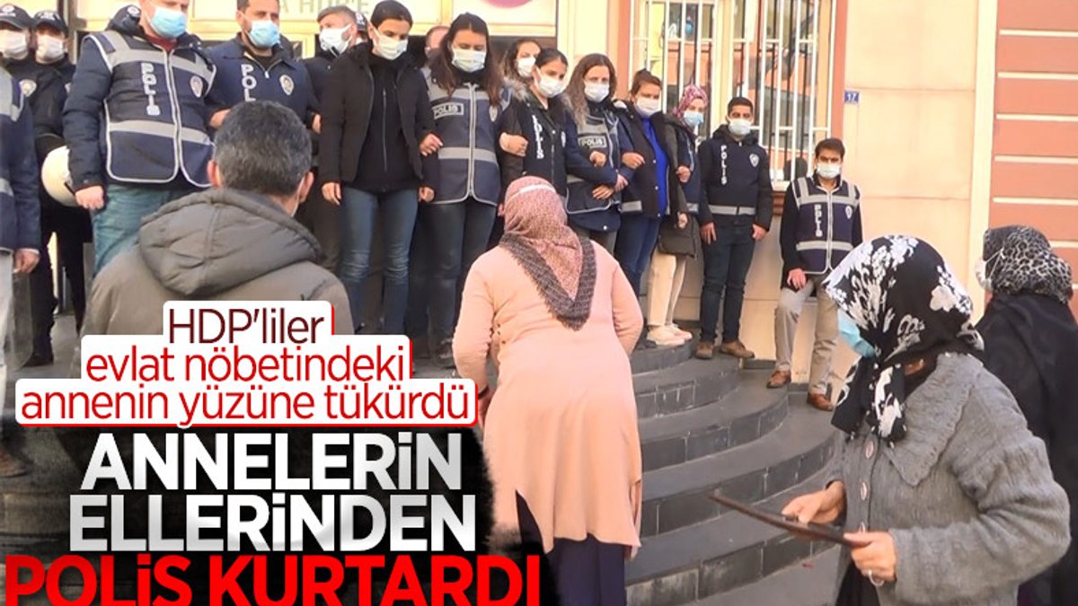 Diyarbakır'da bir HDP'li, evlat nöbeti tutan annenin yüzüne tükürdü