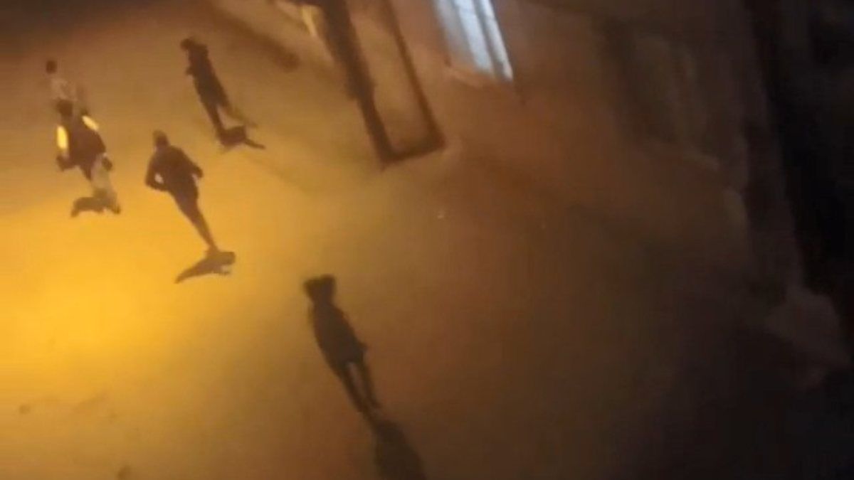 Bursa'da kısıtlamaya uymayan gençler polisten böyle kaçtı