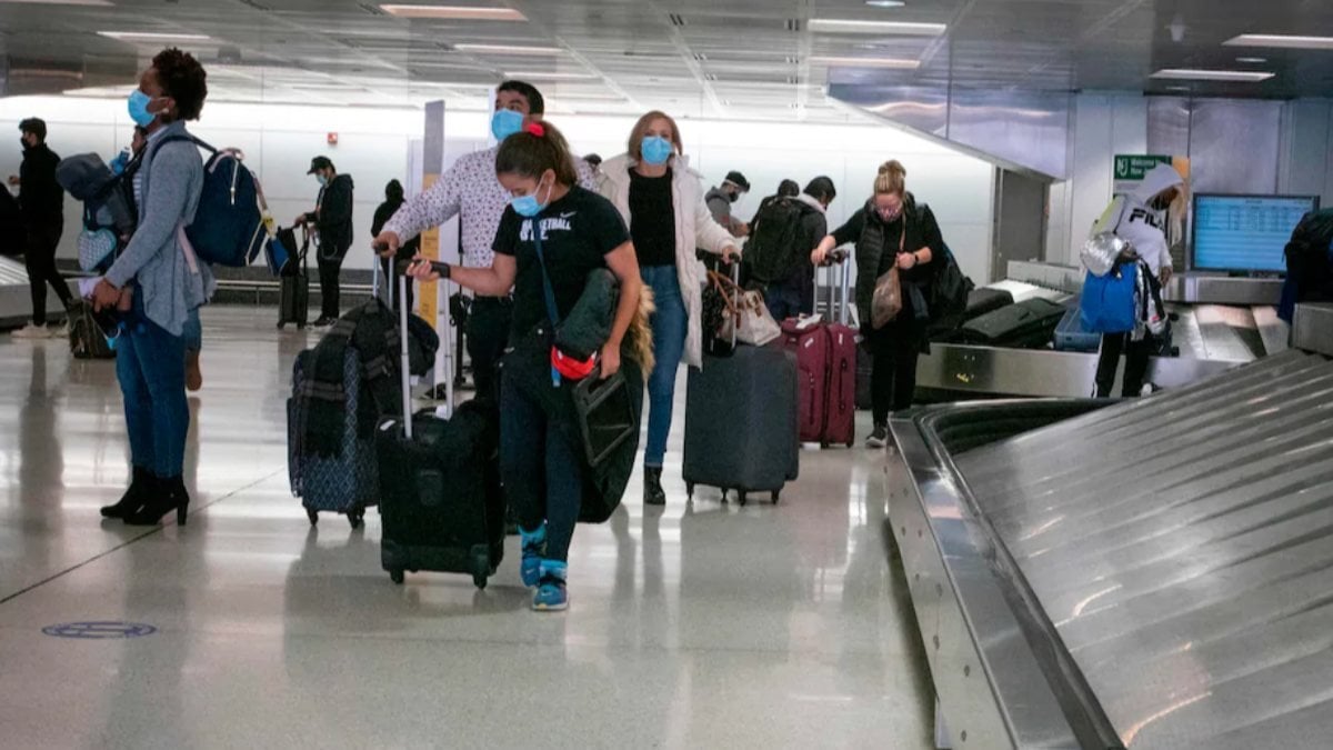 ABD'de Şükran Günü için 2 milyondan fazla kişi havalimanlarına akın etti