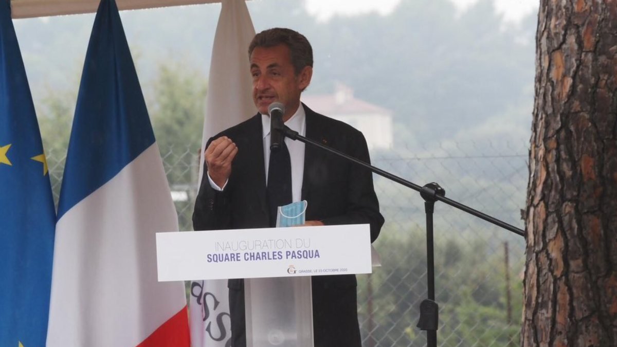 Eski Fransa cumhurbaşkanı Sarkozy, bugün yolsuzluktan yargılanacak