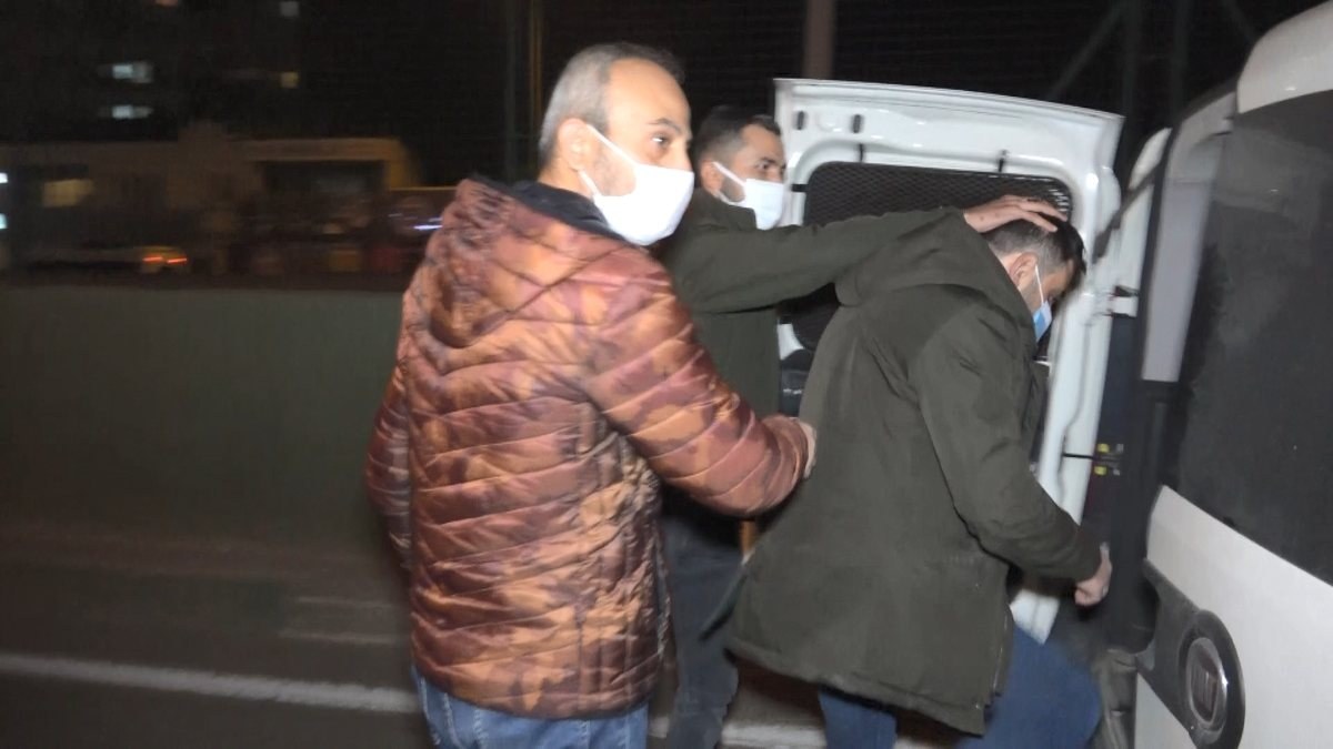 Bursa'da 'kız arkadaşımla geziyorum' dediği araçtan uyuşturucu çıktı