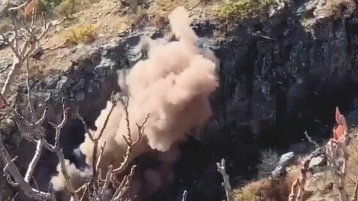 Bitlis'te PKK'lıların saklanmak için kullandığı 3 mağara imha edildi