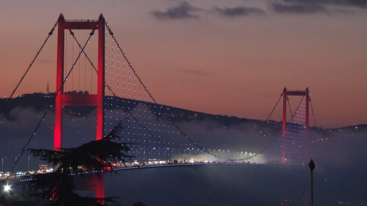 İstanbul sise büründü, kartpostallık görüntüler oluştu