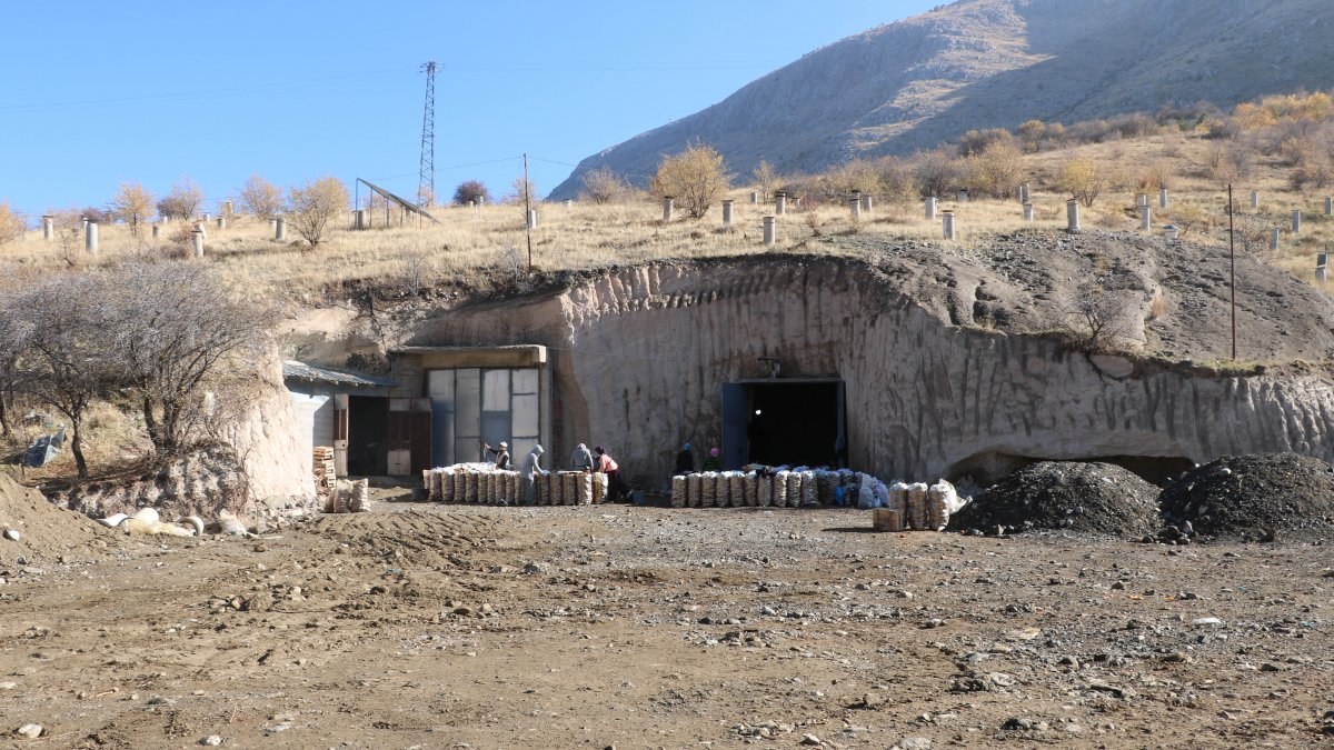 Afyonkarahisar'ın mağaraları doğal soğuk hava deposu görevi görüyor