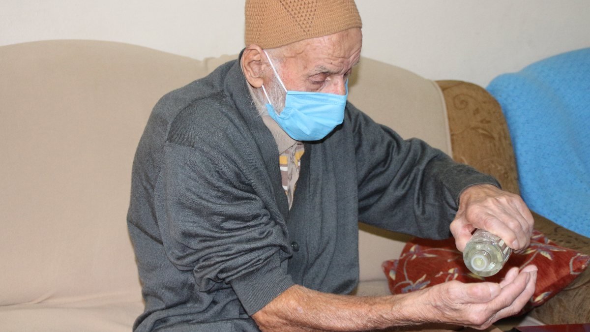 Rize'de süt, bal ve pekmezle 96 yaşında koronavirüsü yendi