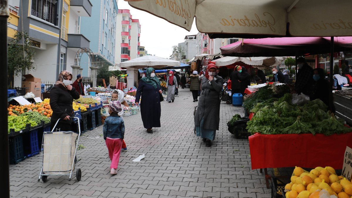 Samsun'da pazar esnafından, maskesini düzgün takmayanlara ürün satmama kararı