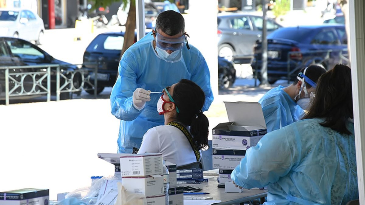 Yunanistan'da koronavirüs karantinası bir hafta uzatıldı