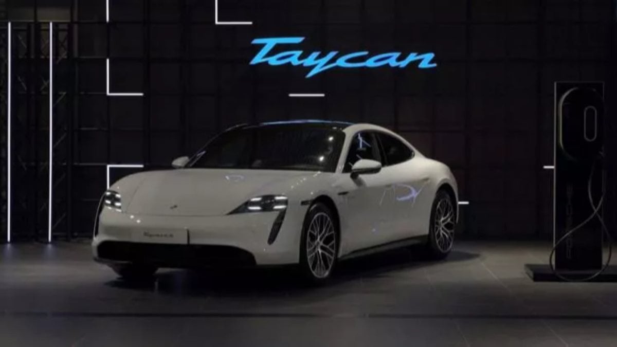 Elektrikli Porsche Taycan, 42 kilometre drift yaparak rekor kırdı