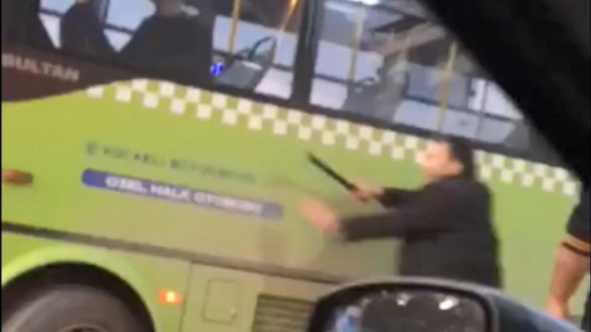 Kocaeli'de halk otobüsü şoförüne copla saldırdı