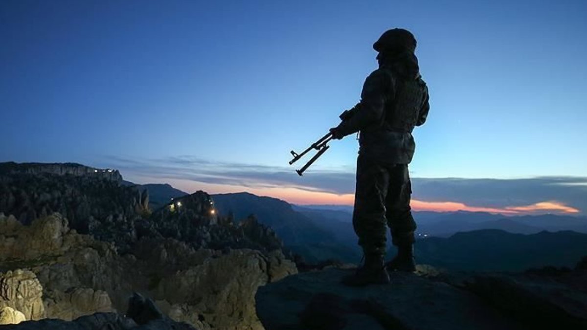 PKK'lı 5 terörist daha teslim oldu