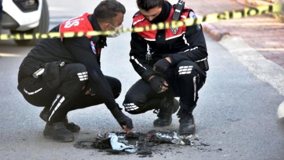 Antalya'da yunus polisi üniforması yakıldı