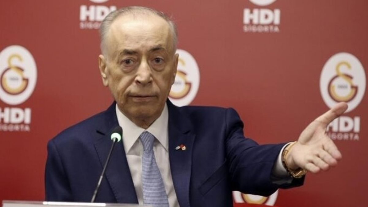 Galatasaray'da seçim resmen ertelendi