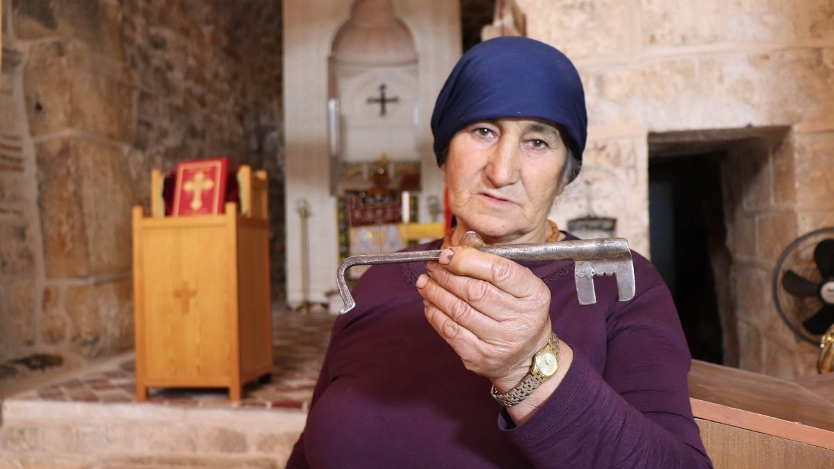 Mardin'de papazı olmayan kiliseye 40 yıldır hizmet ediyor