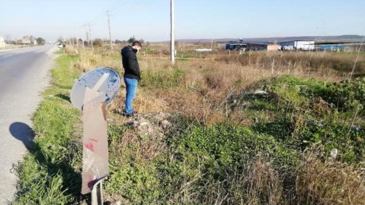 Balıkesir'de motosikletiyle trafik levhasına çarpan sürücü, hayatını kaybetti