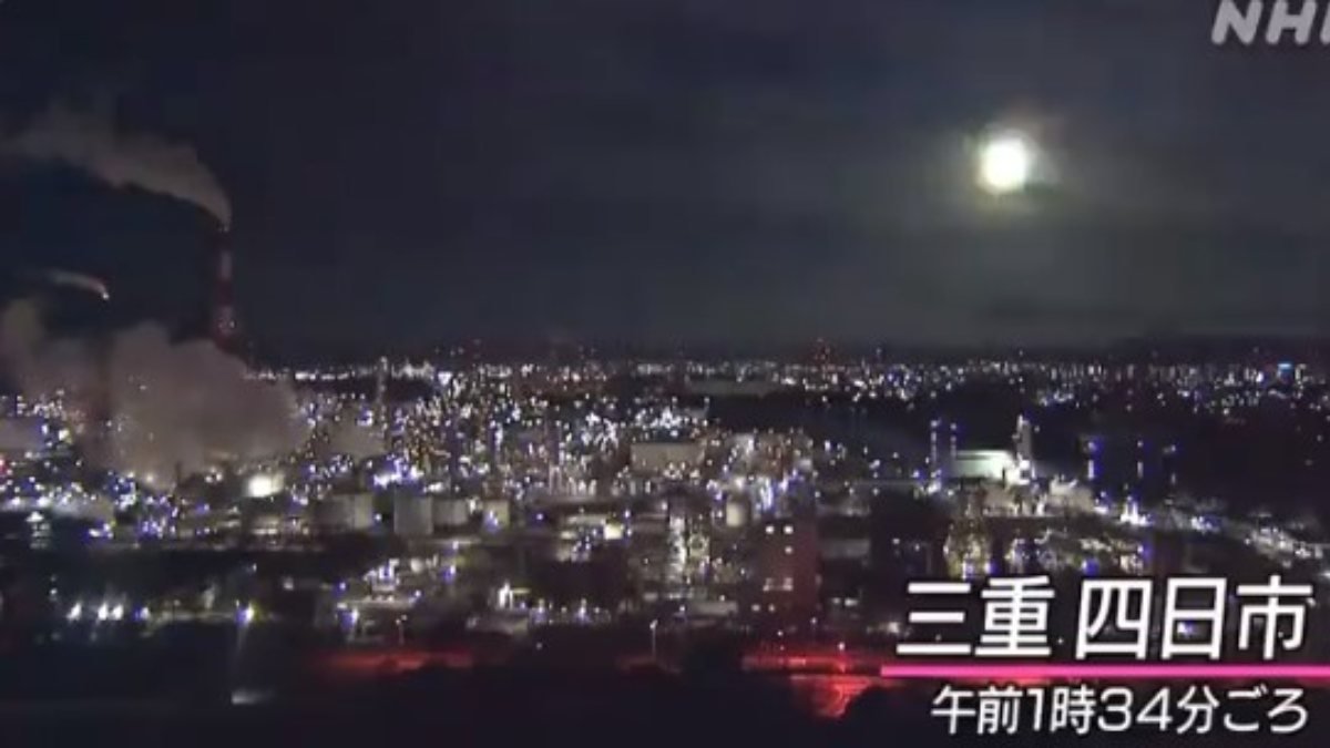 Japonya'da atmosfere girince ateş topuna dönüşen göktaşı