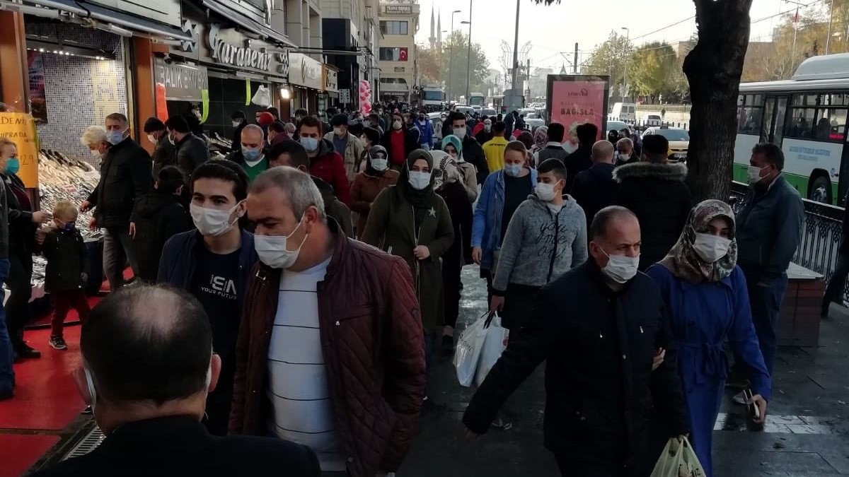 Kayseri'de kısıtlama sonrası sokaklarda yoğunluk oluştu