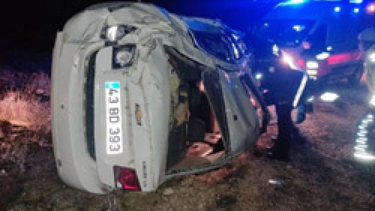 Kütahya'da kaza: Hurdaya dönen araçtan sağ kurtuldular