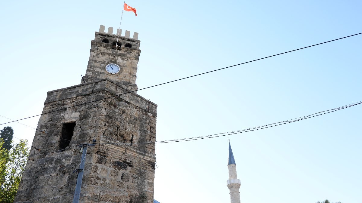 Antalya'da saat kulesine 'Ramocan' yazan kişiye hapis cezası