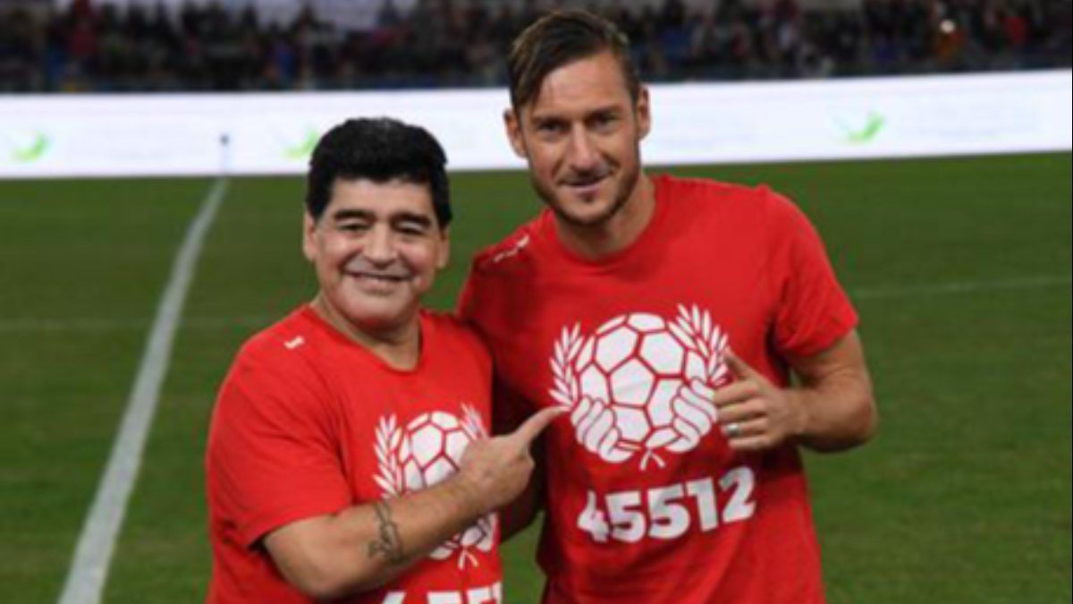 Totti: Maradona'nın yaptıklarını kimse Play Station'da yapamaz