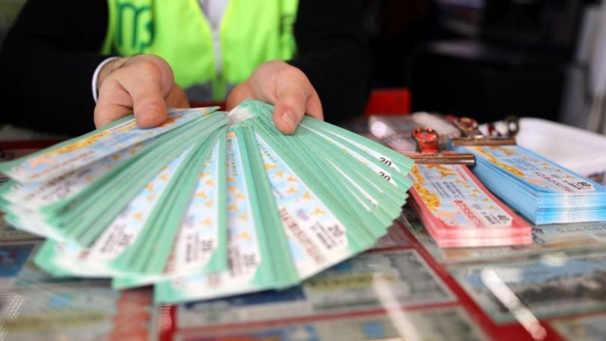 Milli Piyango yılbaşı biletleri ne kadar? Büyük ikramiye kaç milyon lira? Çeyrek, yarım, tam bilet fiyatları..