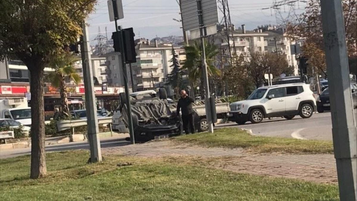 Bursa'da virajı alamayan sürücü takla attı