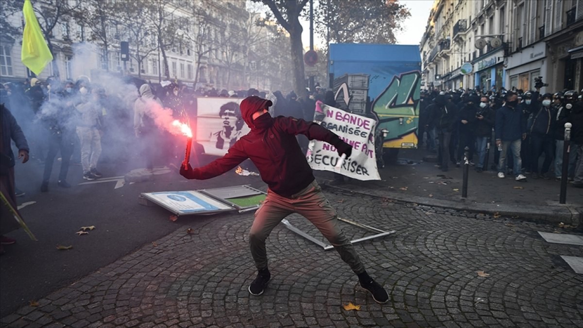 Fransa'da hükümet, protestolar sonrası geri adım attı