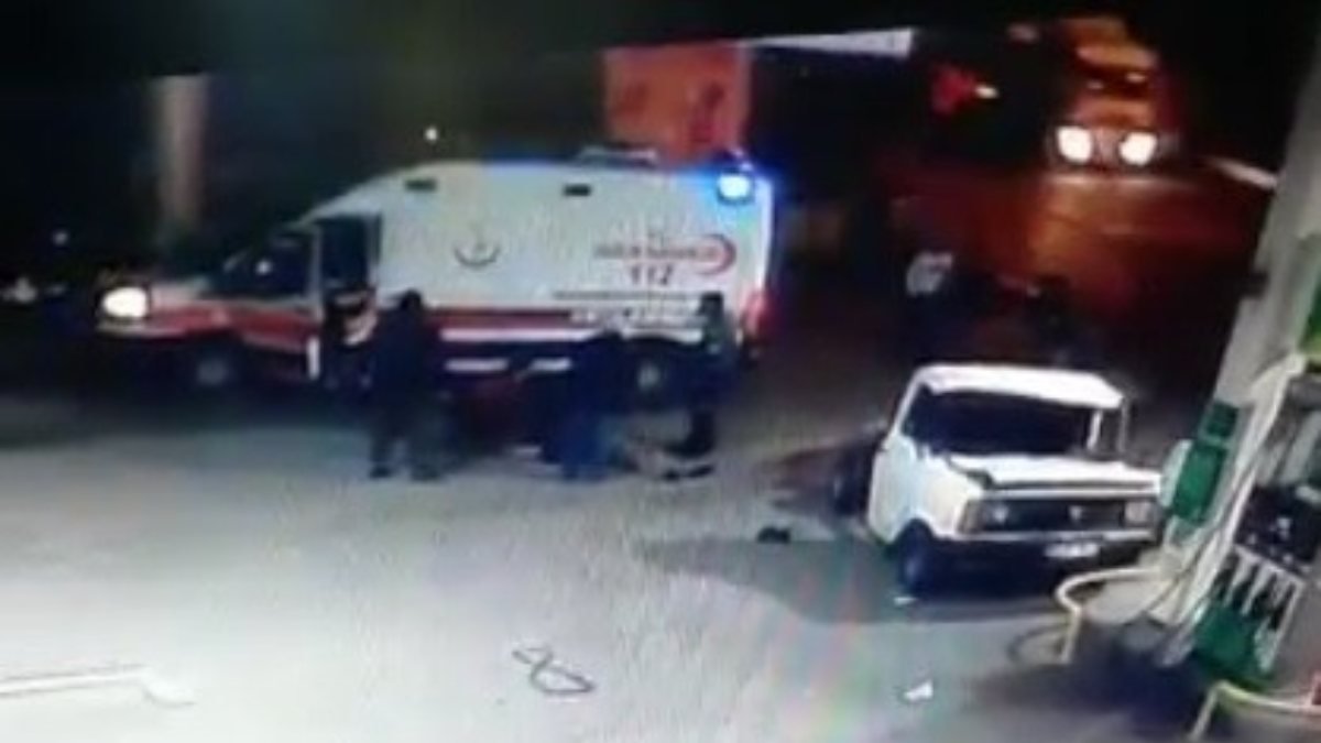 Trabzon'da kamyonetin ikiye bölündüğü kaza kamerada