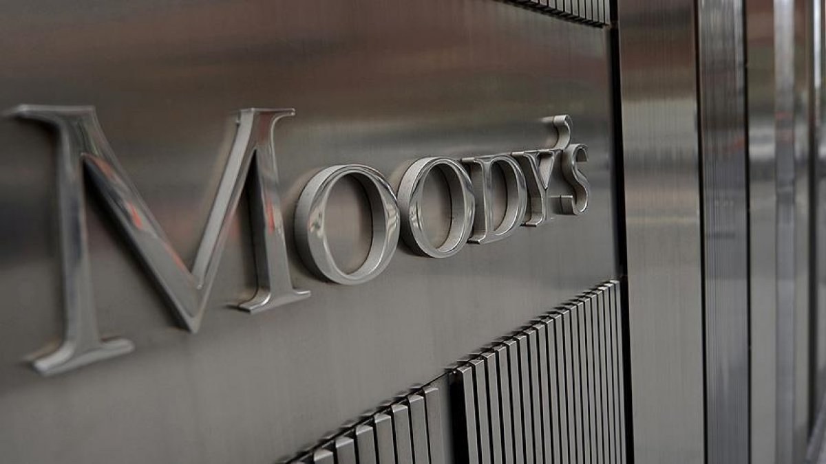 Moody's: Avrupa'daki kısıtlamalar ekonomide toparlanmayı yavaşlatacak