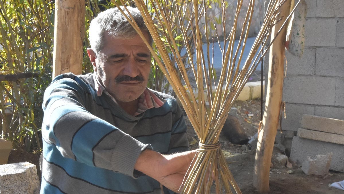 Bitlis'te 40 yıldır söğüt dallarını sepete dönüştürüyor