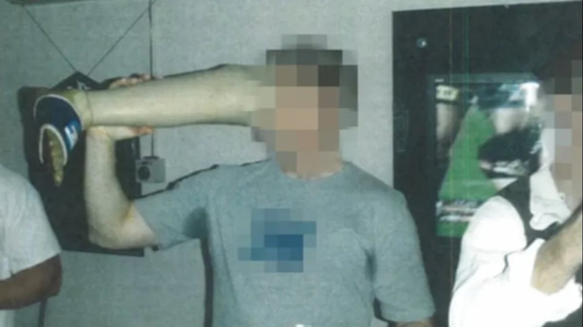 Avustralyalı askerlerin, Taliban militanının protez bacağından içki içtiği ortaya çıktı