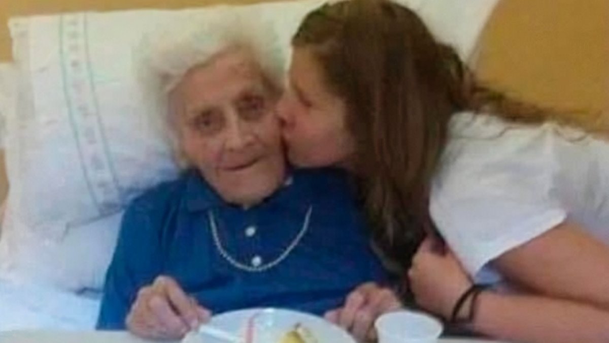 İtalya'da 101 yaşındaki kadın, üçüncü kez koronayı yendi