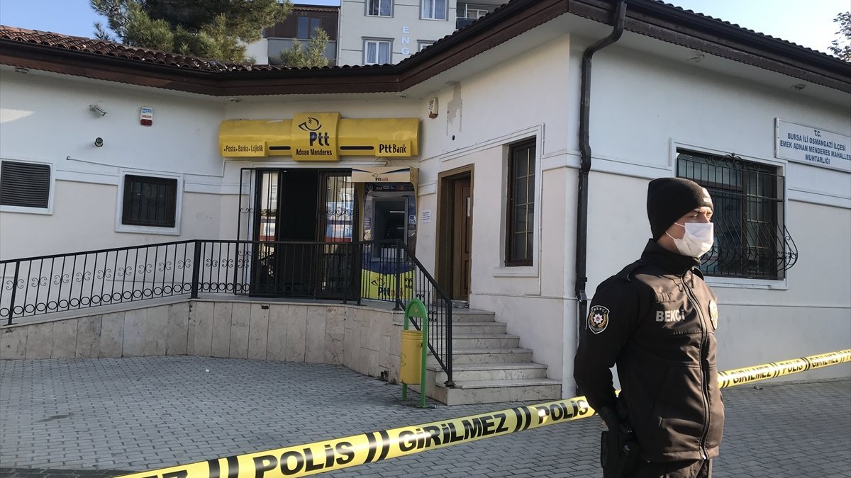 Bursa'da silahlı 2 zanlı, PTT şubesinden 8 bin liralık soygun yaptı