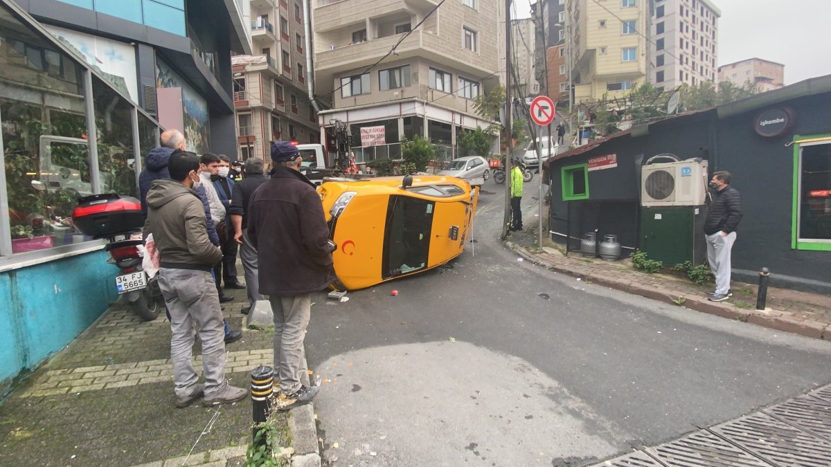 Şişli’de takla atan taksi 30 metre sürüklendi, yaralanan olmadı