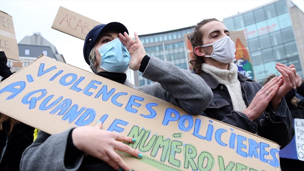 Brüksel'de ırkçılık ve polis şiddetine protesto