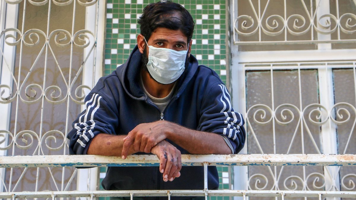 Antalya'da evsiz adam, kimliği kaybolduğu için tedavi olamıyor