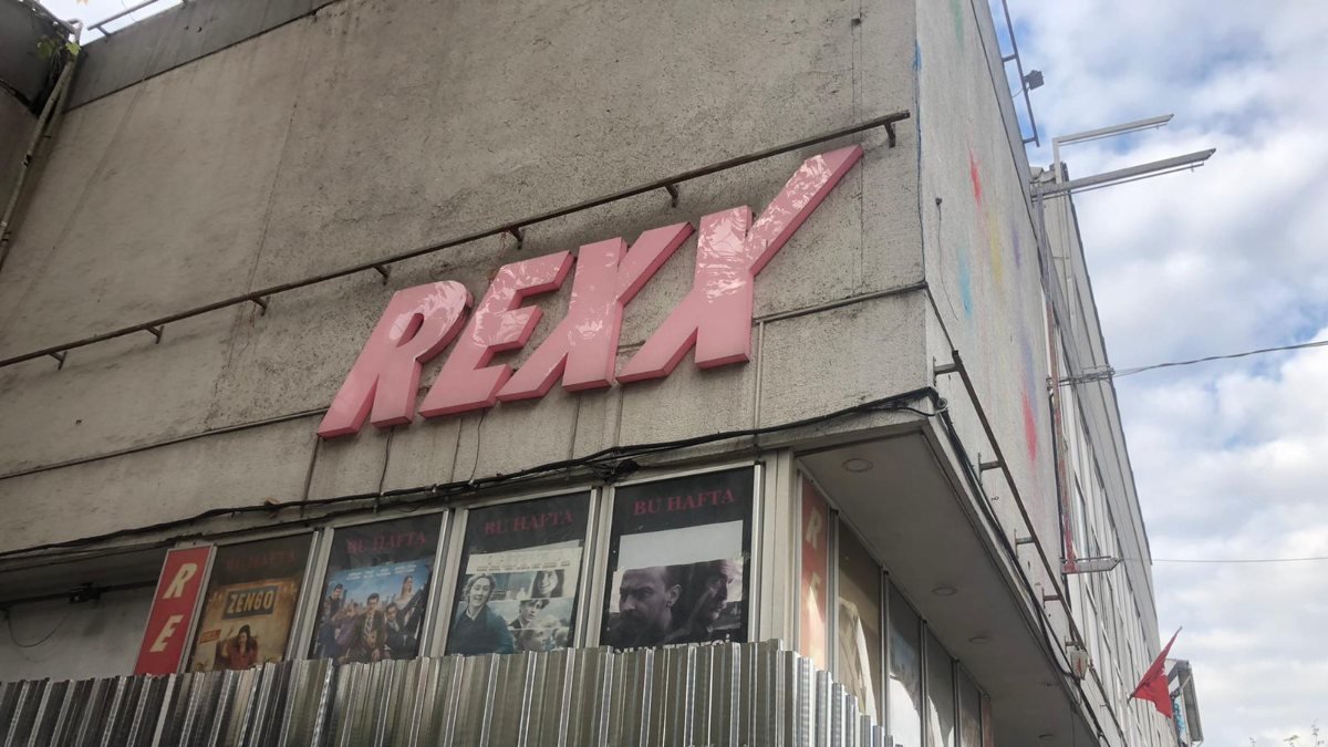 Rexx Sineması yıkılıyor