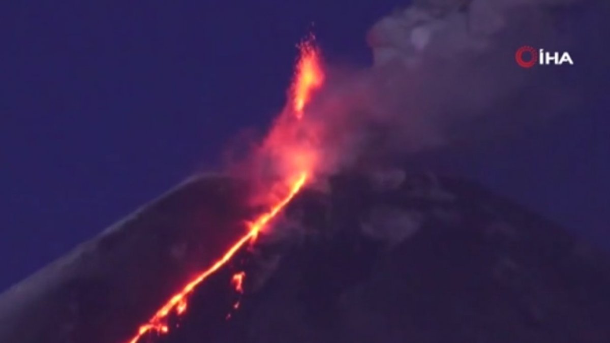 Rusya’daki yanardağın lavları yayılıyor