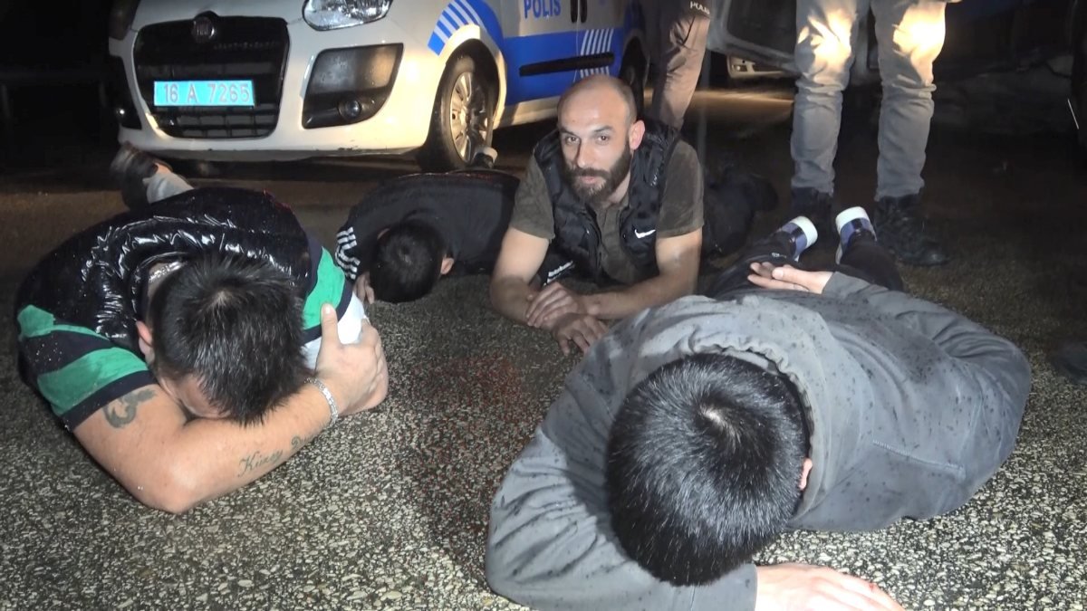 Bursa'da kısıtlama ihlali yapan 4 şüpheli, kaza yapınca yakalandı