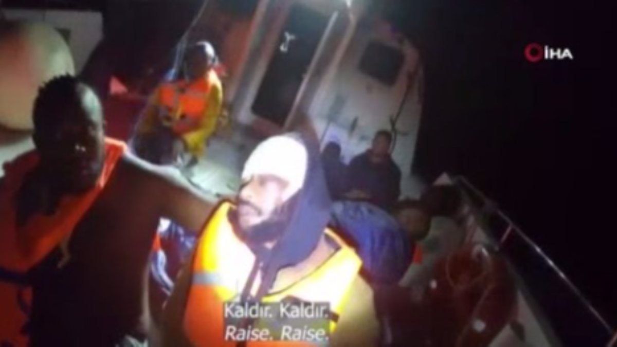Yunanistan'ın dövüp Türk sularına bıraktığı göçmenler kurtarıldı