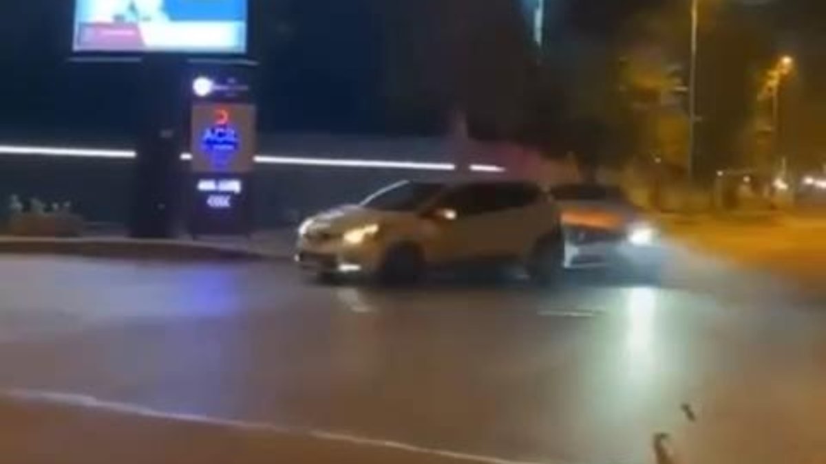 Bakırköy'de şakalaşan gençler kaza yaptı