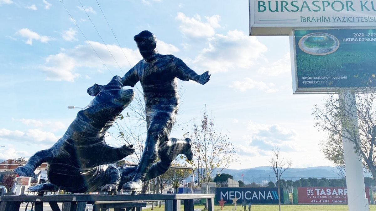 Bursaspor, Pablo Batalla'nın heykelini dikti