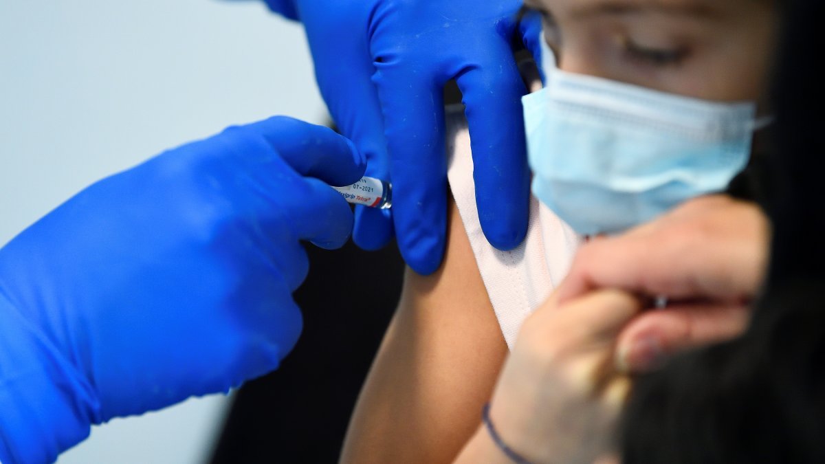 Moderna, koronavirüs aşısını çocuklarda denemeye başladı