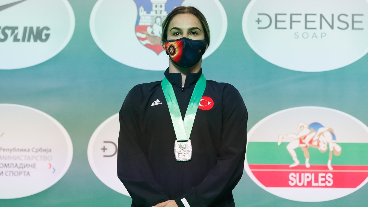 Milli güreşçi Buse Tosun Dünya Kupası'nda gümüş madalya kazandı